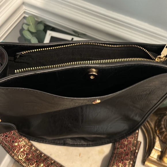 AHDORNED Double-Entry U-Shaped Vegan Messenger Bag - Picture 7 of 13